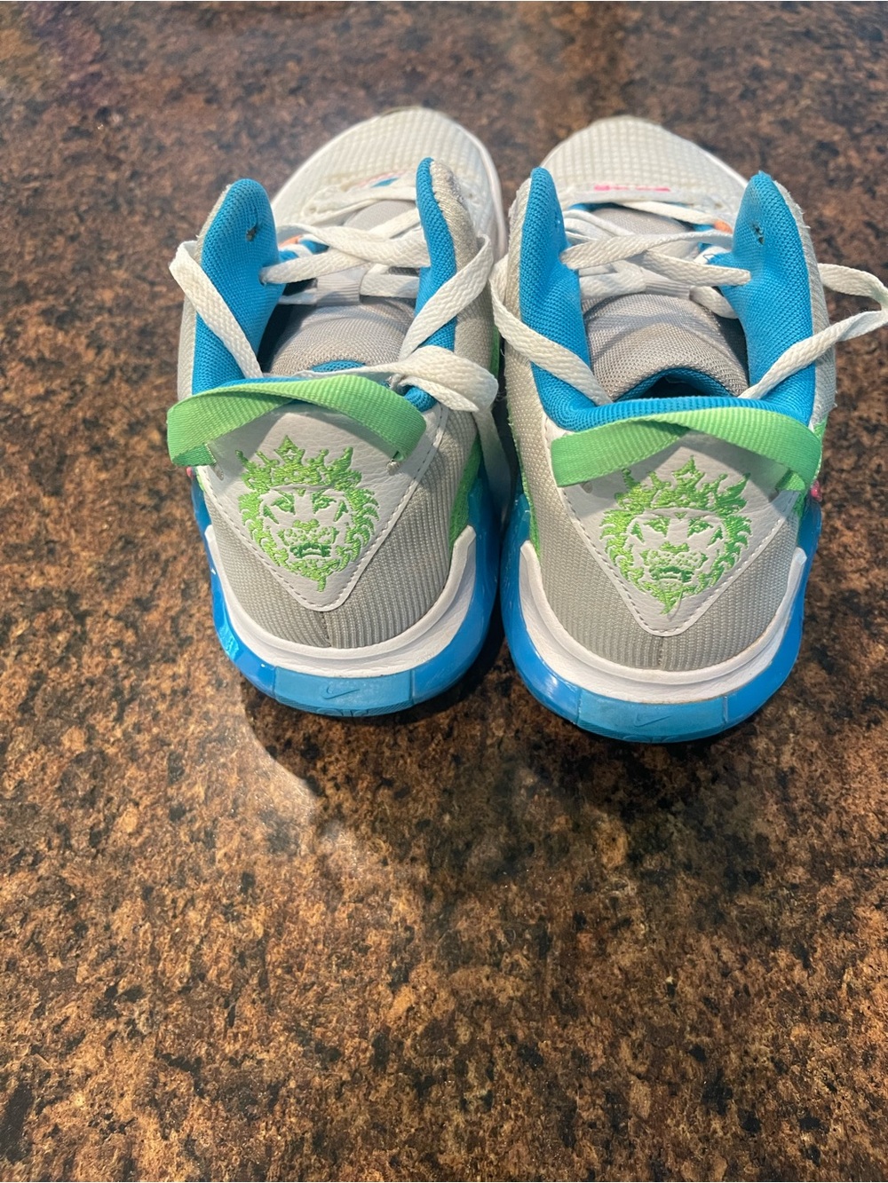 Nike LeBron - Picture 3 of 3